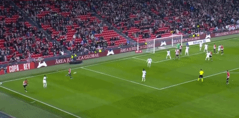 吕迪格的防守是站在那里干瞪嘛，比斯洛特先下课的估计是阿隆索