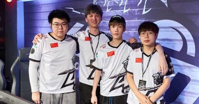 他在球场上 他在球场上